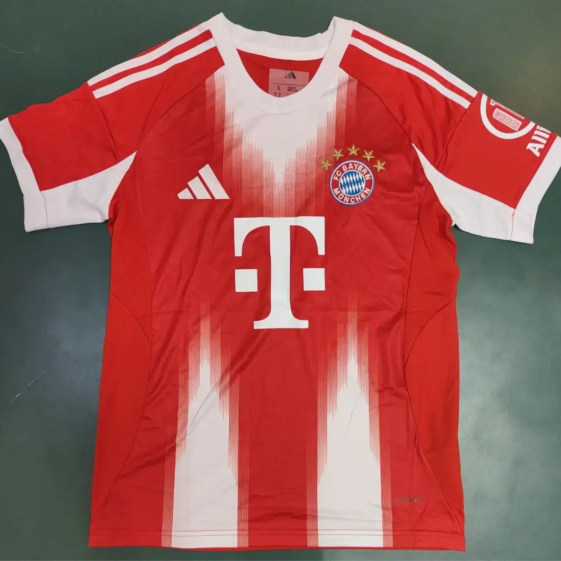 تيشيرت بايرن ميونخ الاساسي نسخه مشجع 25-26