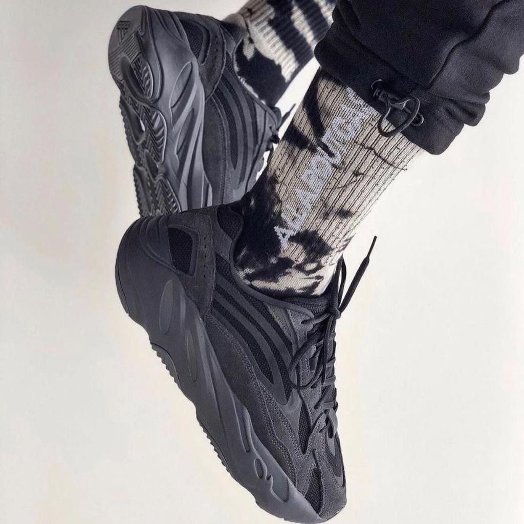 yeezy boost 700 v2 vanta