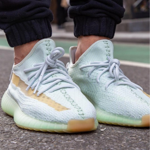 Yeezy 350 V2 "Hyper"