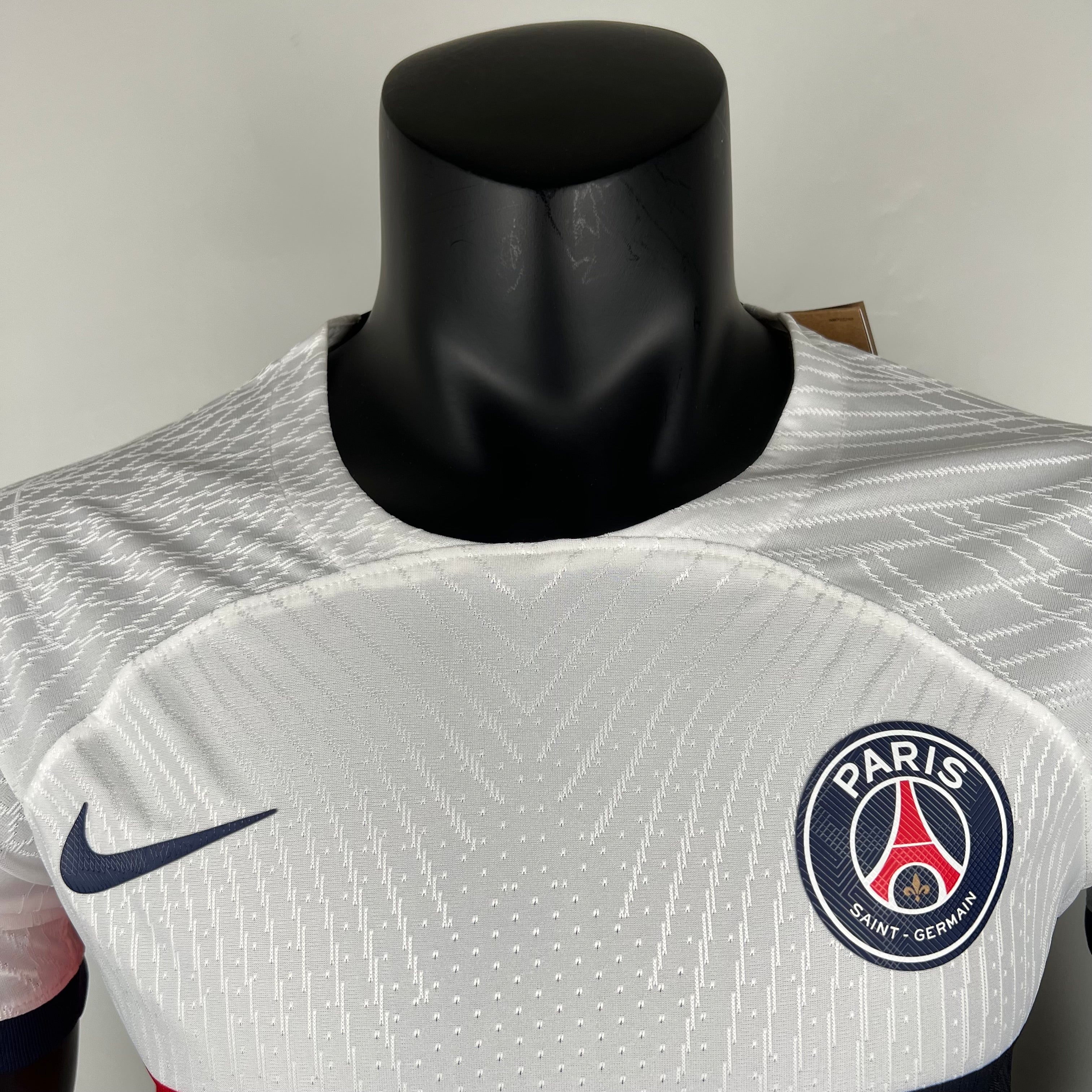 تيشيرت باريس نسخه لاعب 2023-24