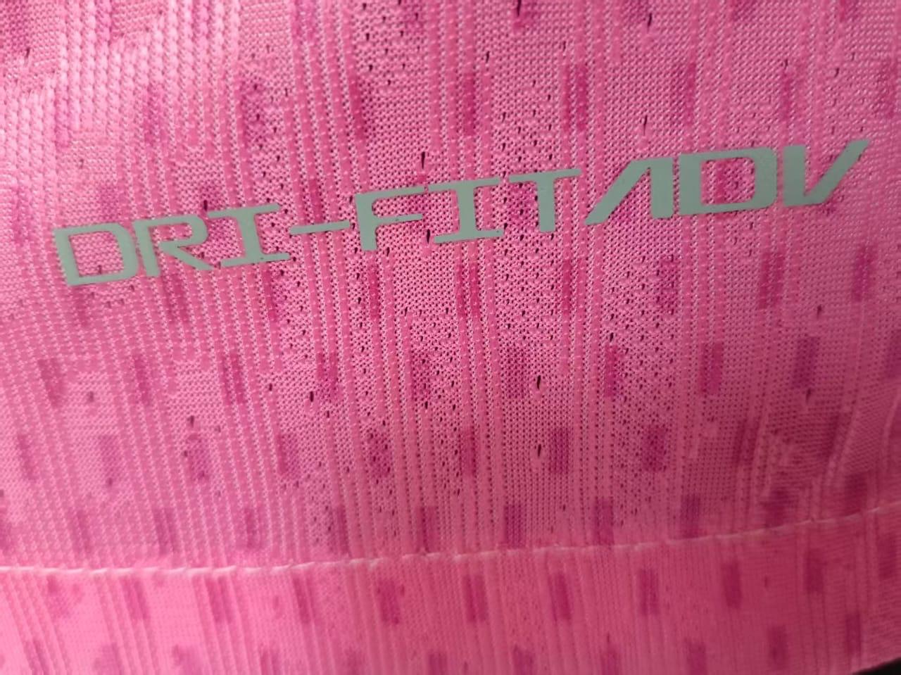 تيشيرت برشلونه الوردي. 2026 نسخه لاعب