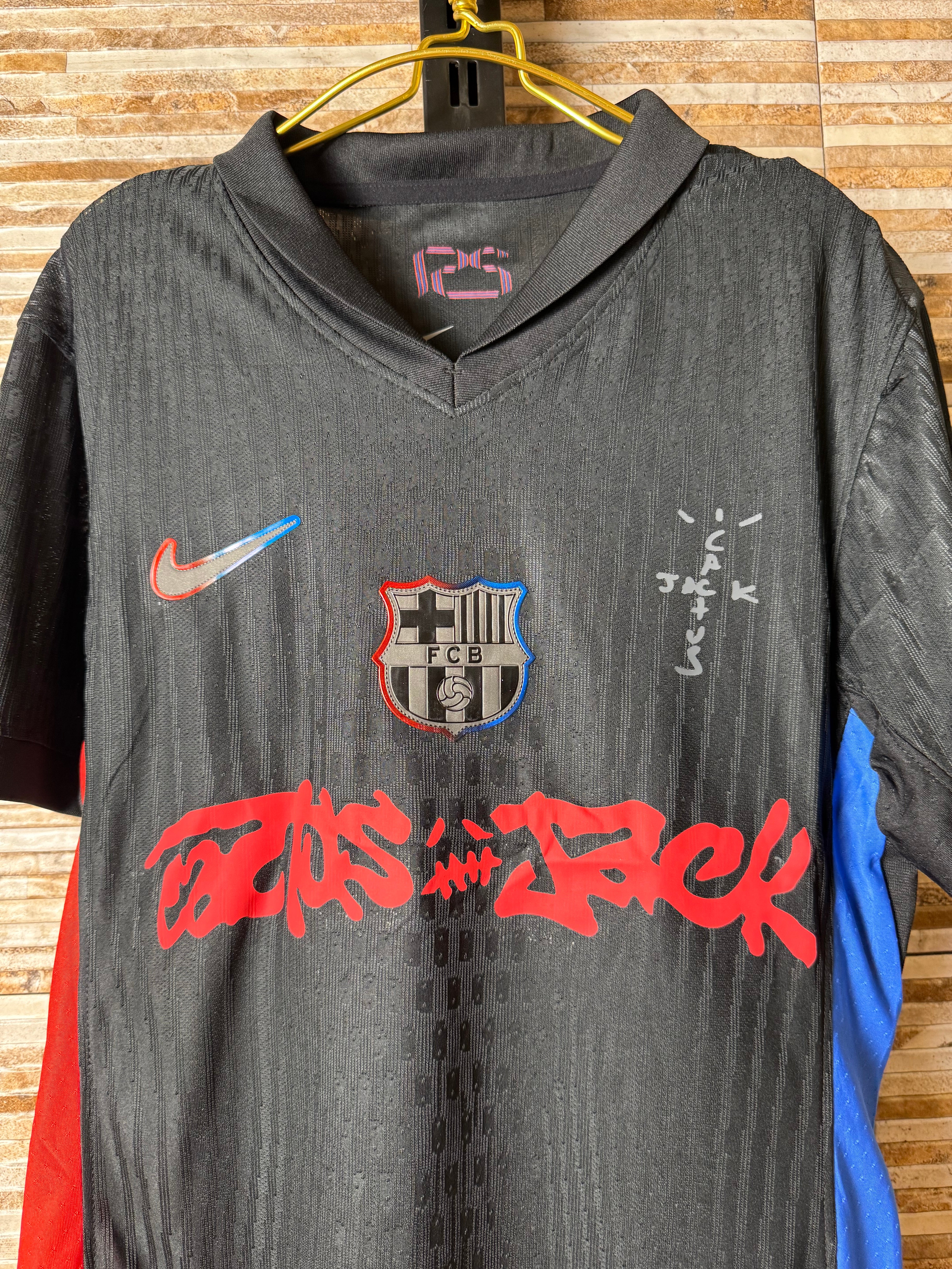 تيشيرت برشلونه الثاني 2025 نسخه لاعب