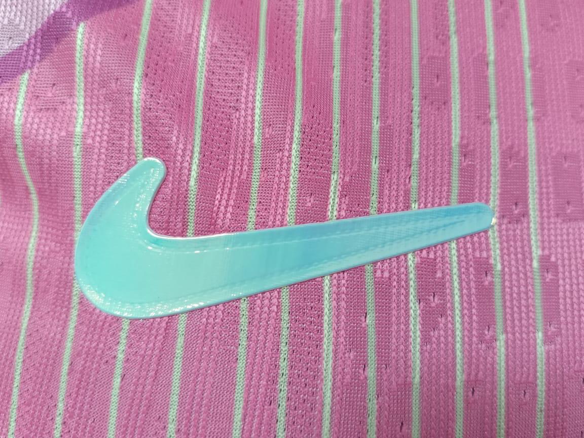 تيشيرت برشلونه الوردي. 2026 نسخه لاعب