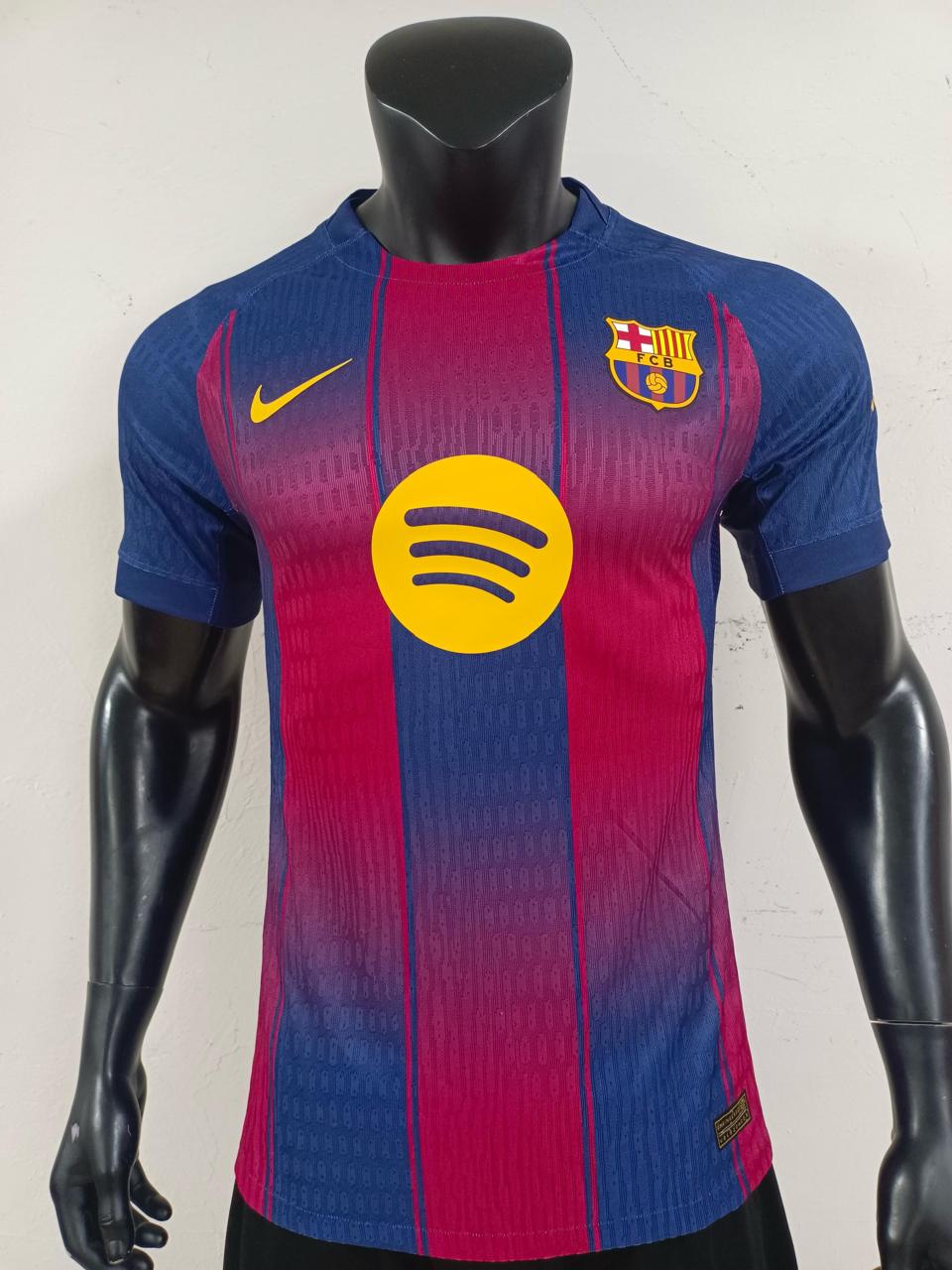 تيشيرت برشلونه الاساسي 2026 نسخه لاعب