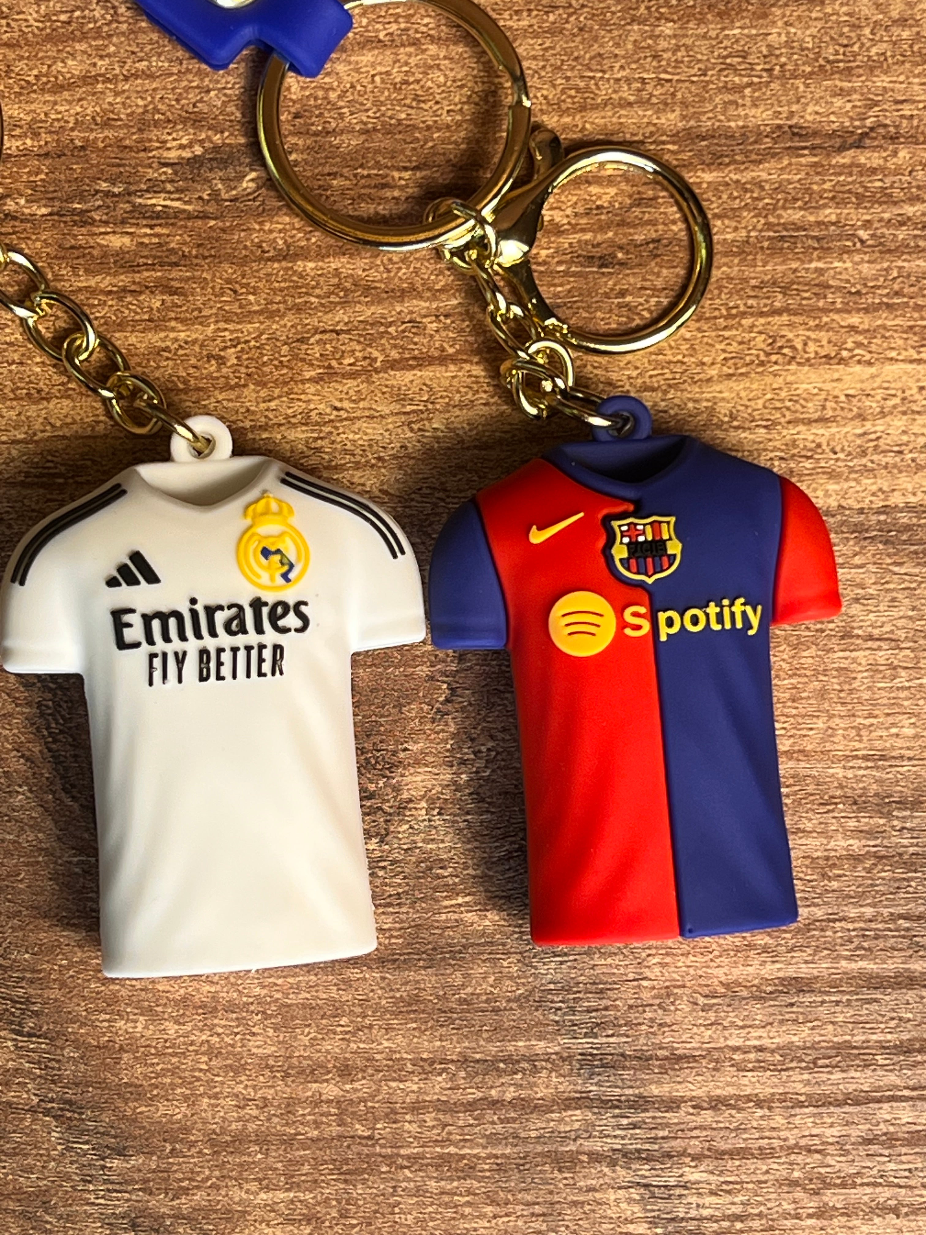 مداليه ع شكل تيشيرت نادي