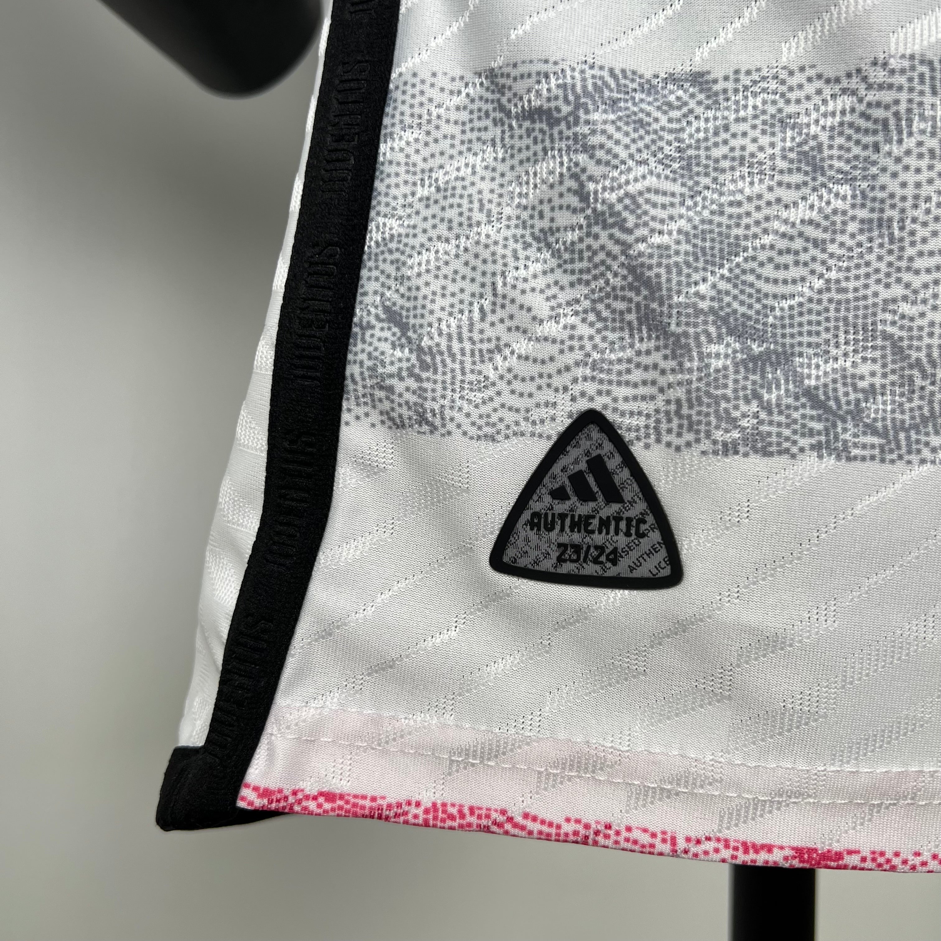 تيشيرت يوفنتوس نسخه لاعب 2023-24