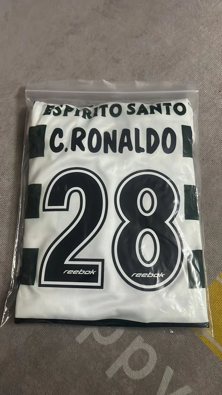 Sporting Lisbon 01/02 Home with RONALDO 28 Kids Kit